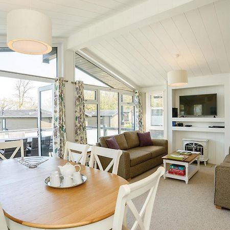 Woodside Coastal Retreat Hotel Fishbourne  Exterior foto